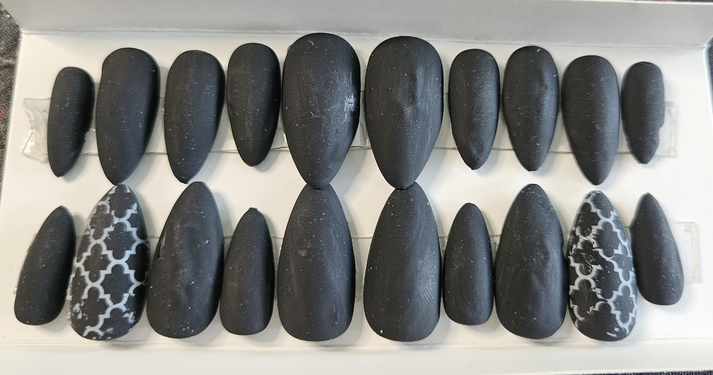 Matte Black Stiletto Press-On Nails Set