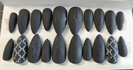 Matte Black Stiletto Press-On Nails Set